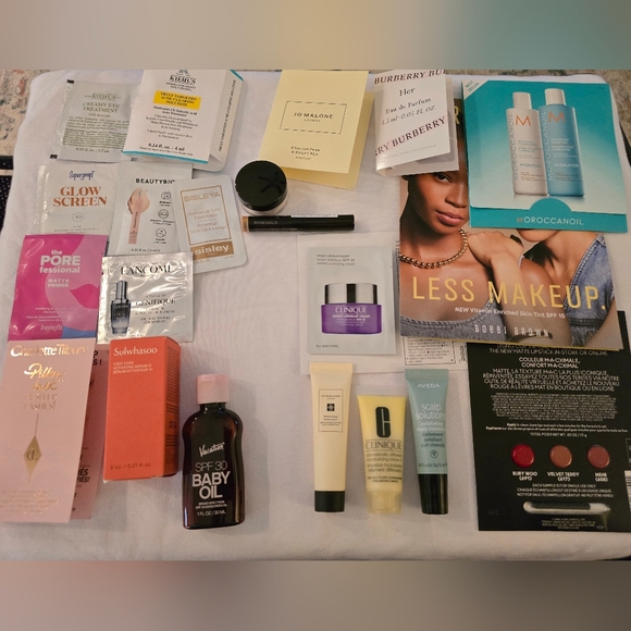Deluxe Beauty Sample & Travel Set – Skincare • Makeup • Haircare - Picture 1 of 3